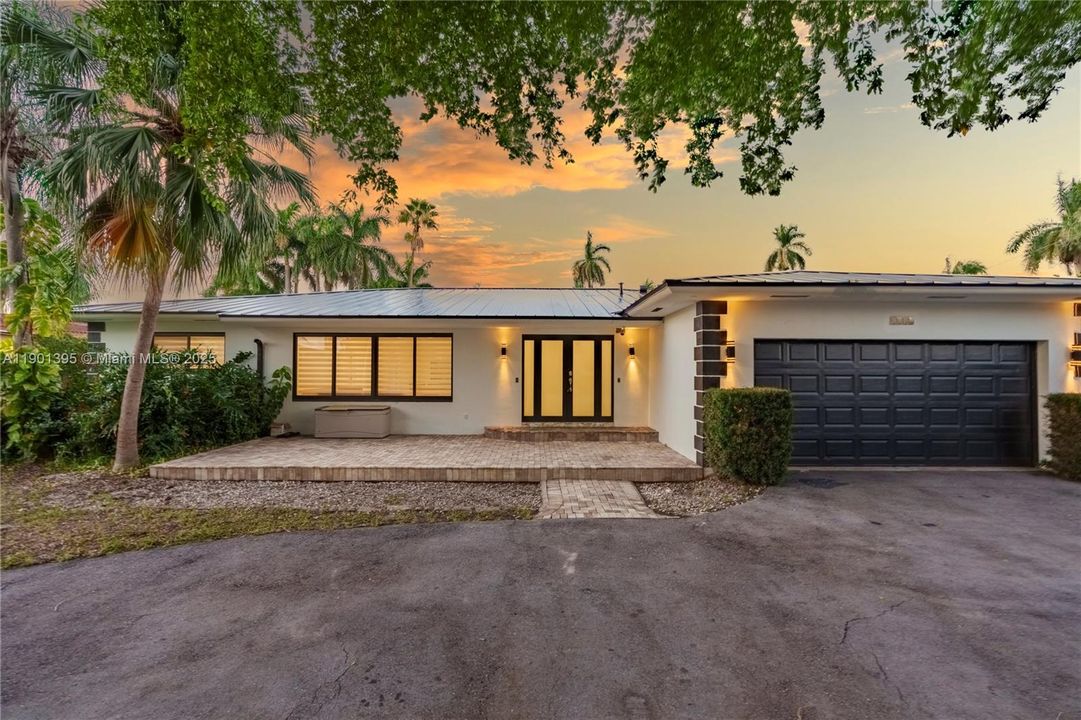 For Rent: $13,995 (8 beds, 4 baths, 3825 Square Feet)