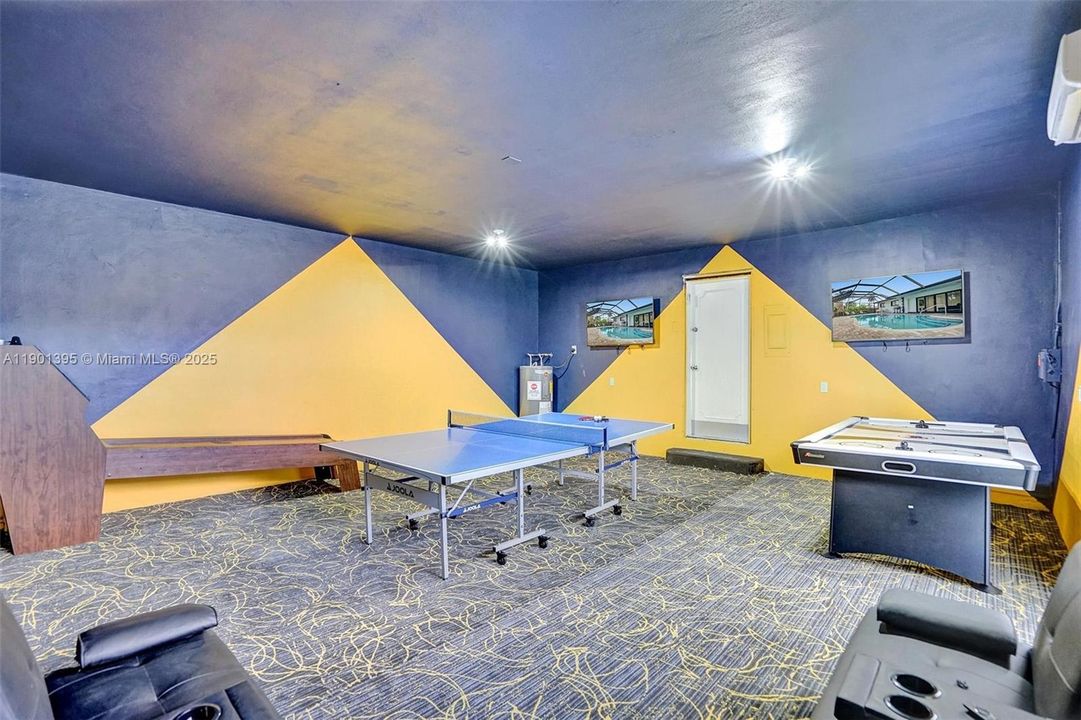 For Rent: $13,995 (8 beds, 4 baths, 3825 Square Feet)