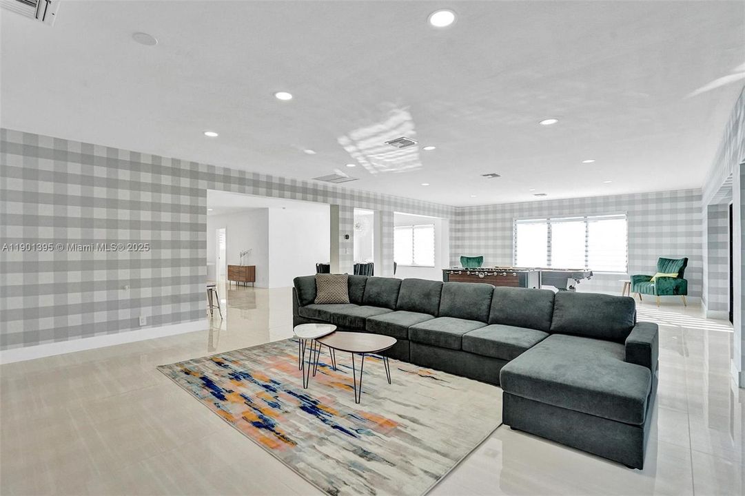 For Rent: $13,995 (8 beds, 4 baths, 3825 Square Feet)