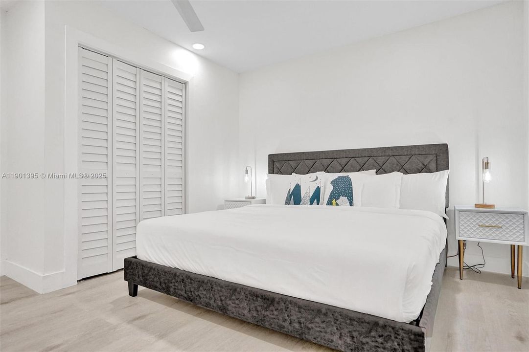 For Rent: $13,995 (8 beds, 4 baths, 3825 Square Feet)