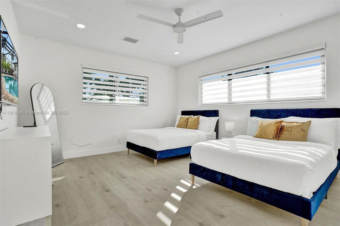 For Rent: $13,995 (8 beds, 4 baths, 3825 Square Feet)