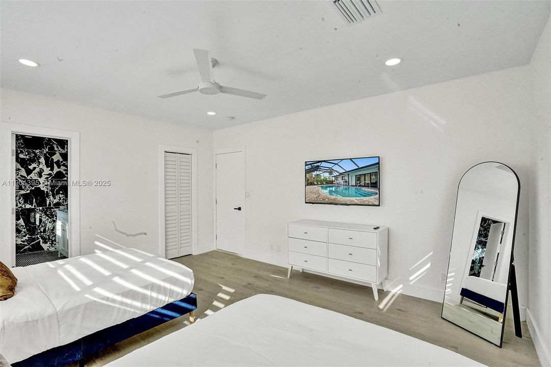 For Rent: $13,995 (8 beds, 4 baths, 3825 Square Feet)