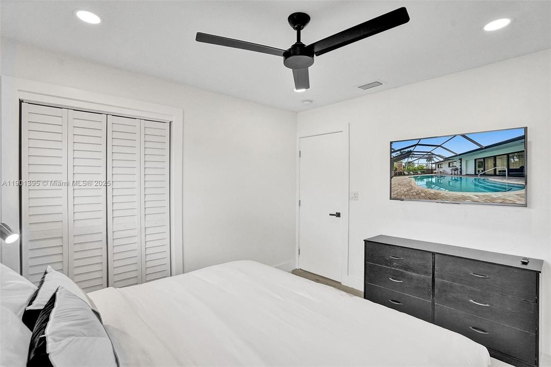 For Rent: $13,995 (8 beds, 4 baths, 3825 Square Feet)