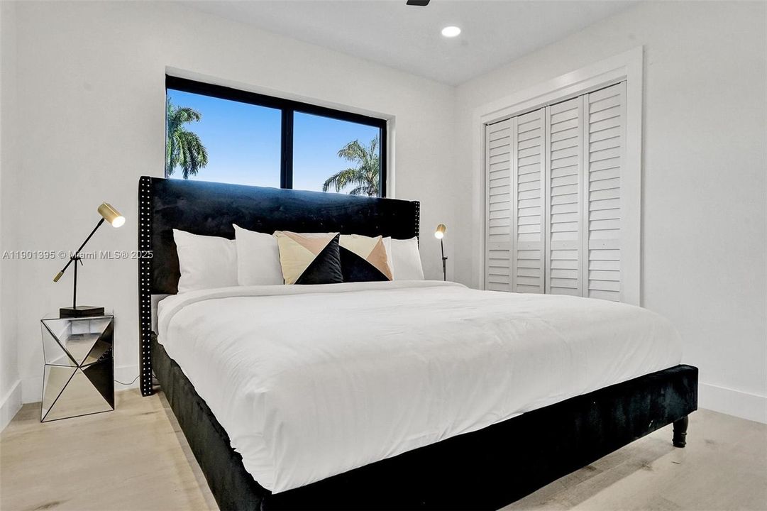 For Rent: $13,995 (8 beds, 4 baths, 3825 Square Feet)