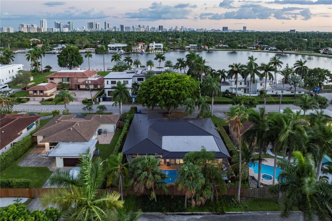 For Rent: $13,995 (8 beds, 4 baths, 3825 Square Feet)