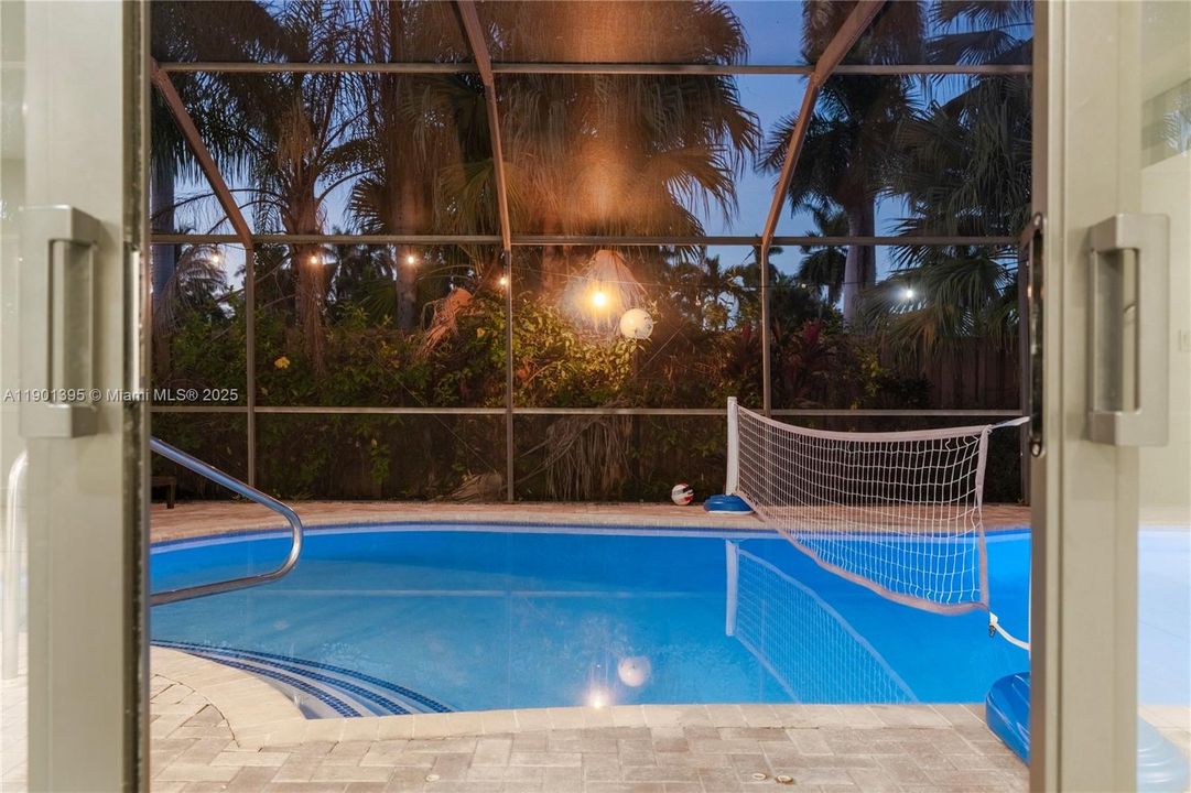 For Rent: $13,995 (8 beds, 4 baths, 3825 Square Feet)