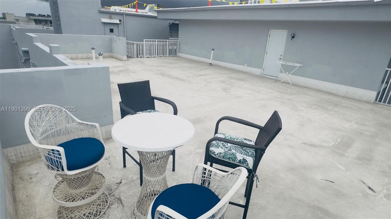 For Rent: $3,725 (3 beds, 2 baths, 1700 Square Feet)