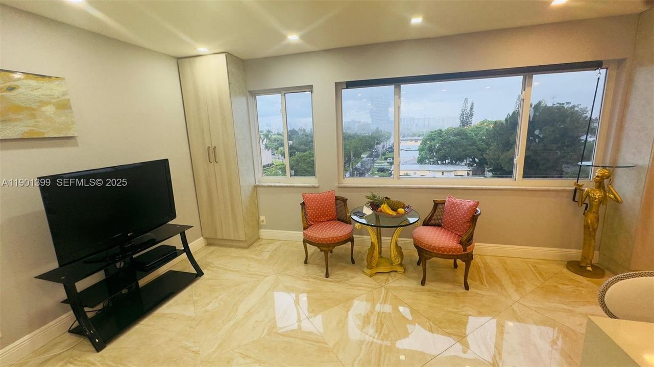 For Rent: $3,725 (3 beds, 2 baths, 1700 Square Feet)