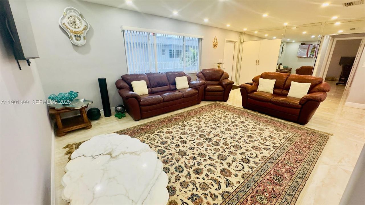 For Rent: $3,725 (3 beds, 2 baths, 1700 Square Feet)