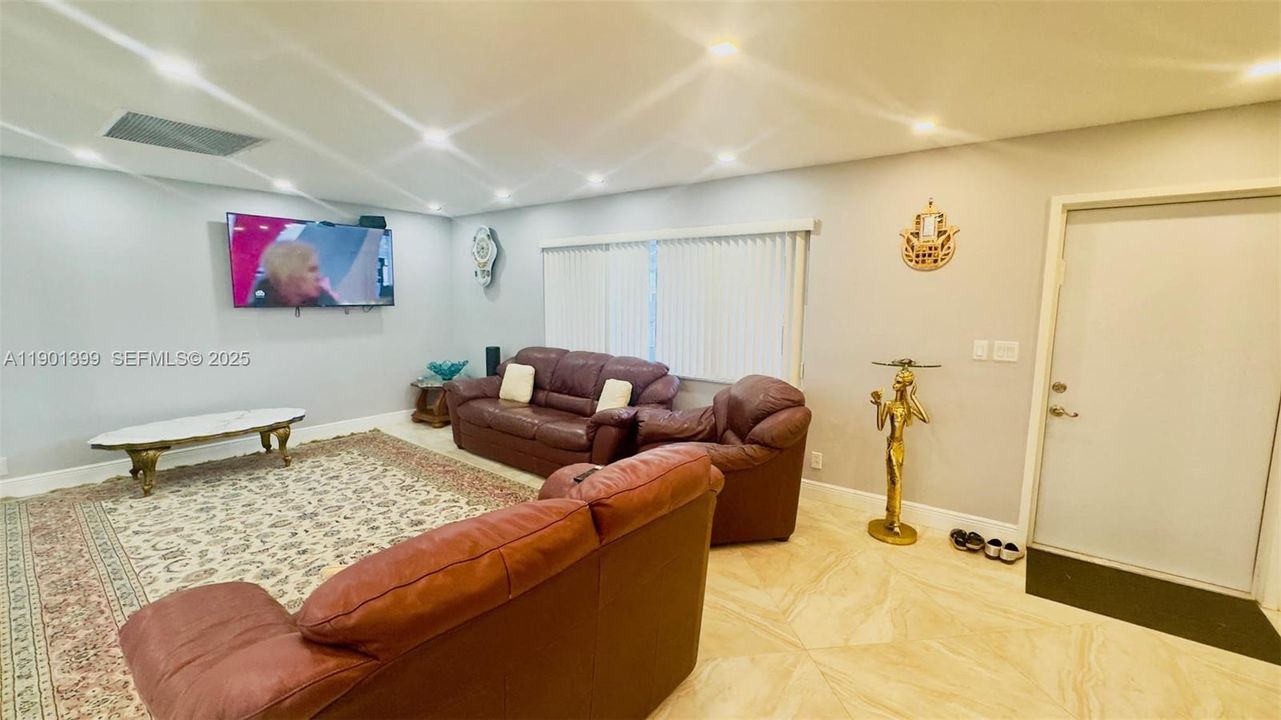 For Rent: $3,725 (3 beds, 2 baths, 1700 Square Feet)