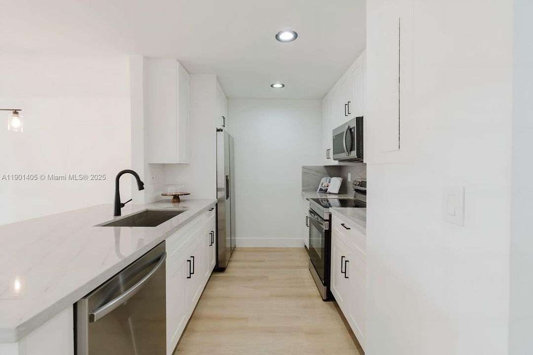 Recently Sold: $500,000 (2 beds, 2 baths, 1463 Square Feet)