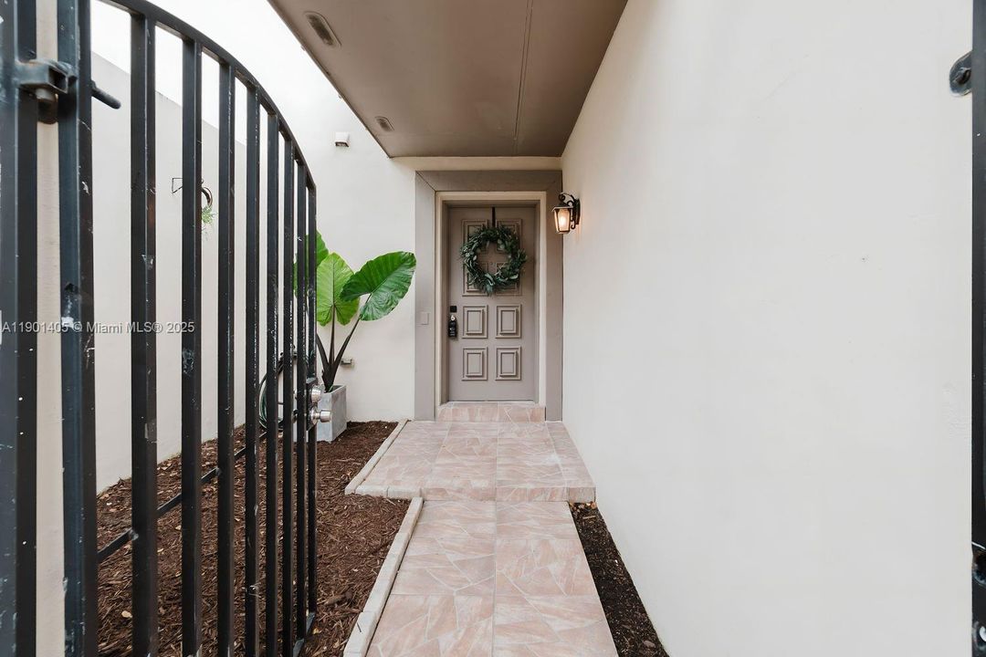 Recently Sold: $500,000 (2 beds, 2 baths, 1463 Square Feet)