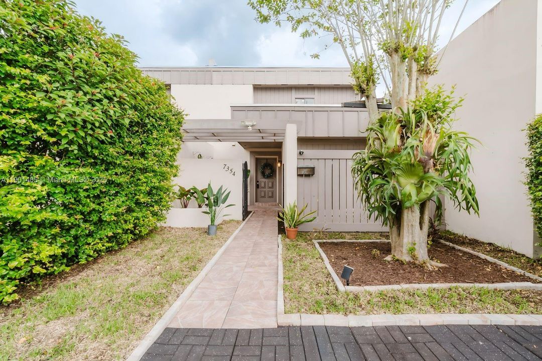 Recently Sold: $500,000 (2 beds, 2 baths, 1463 Square Feet)