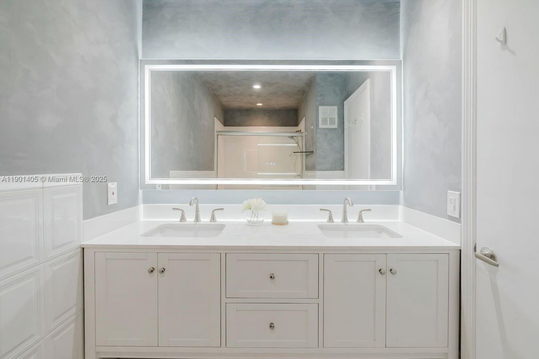 Recently Sold: $500,000 (2 beds, 2 baths, 1463 Square Feet)