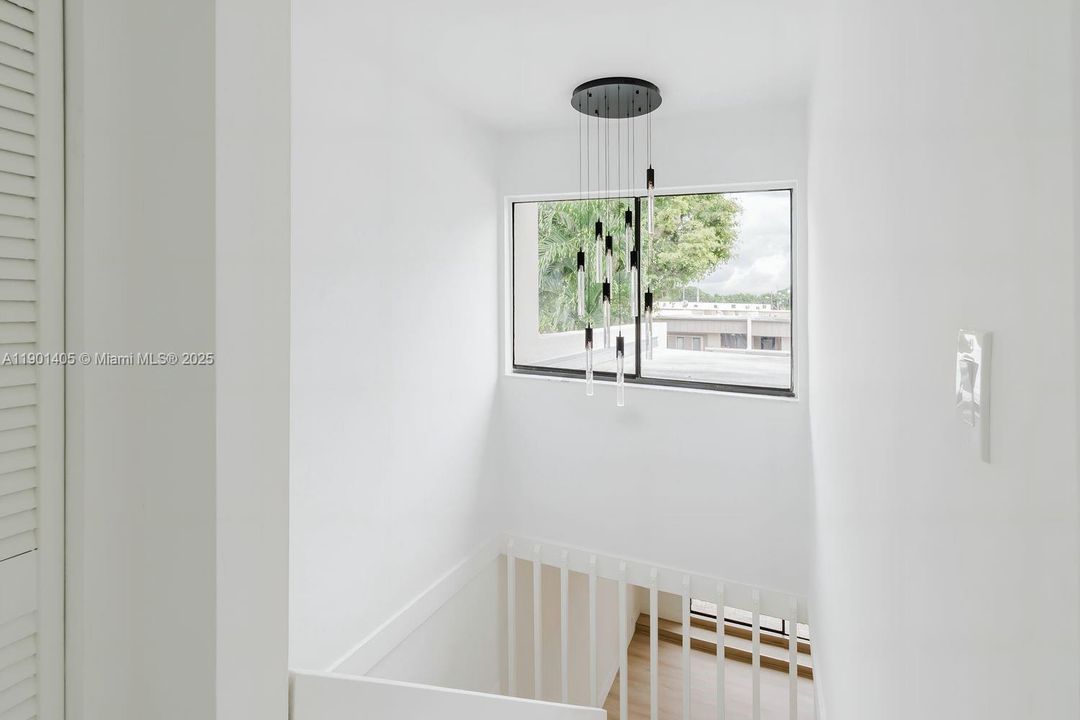 Recently Sold: $500,000 (2 beds, 2 baths, 1463 Square Feet)