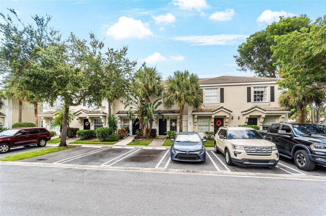 For Rent: $2,025 (2 beds, 2 baths, 1008 Square Feet)