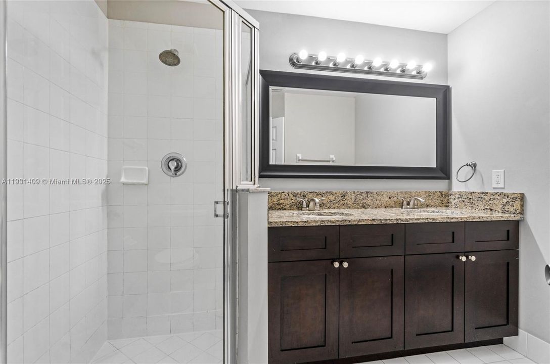 For Rent: $2,025 (2 beds, 2 baths, 1008 Square Feet)