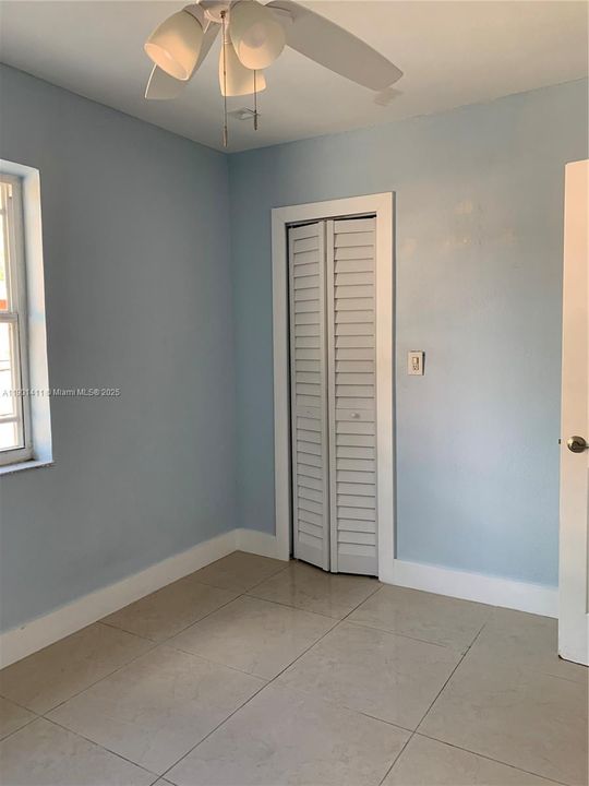 Под контрактом: $3,699 (3 спален, 2 ванн, 1549 Квадратных фут)