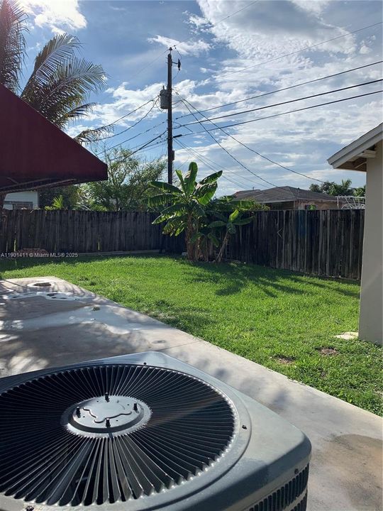 Под контрактом: $3,699 (3 спален, 2 ванн, 1549 Квадратных фут)