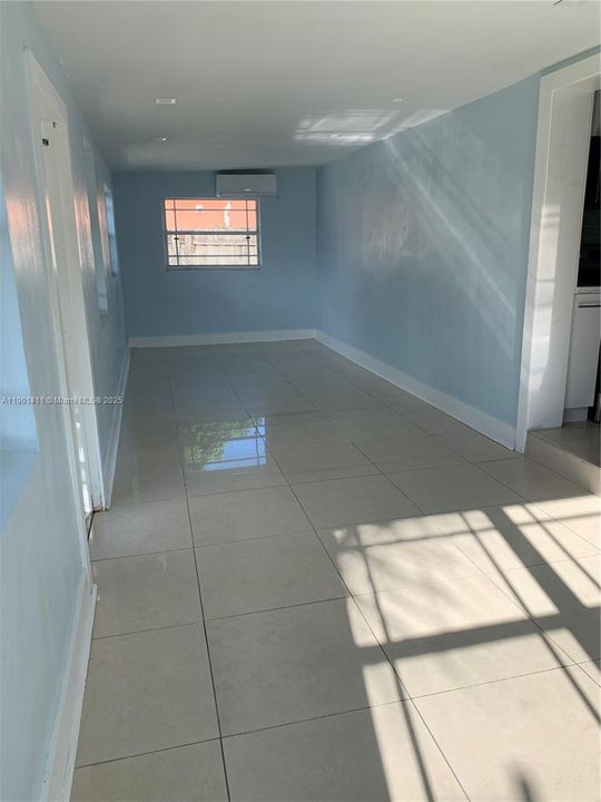 Под контрактом: $3,699 (3 спален, 2 ванн, 1549 Квадратных фут)