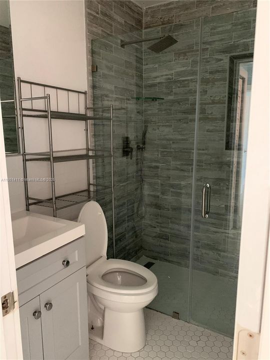 Под контрактом: $3,699 (3 спален, 2 ванн, 1549 Квадратных фут)