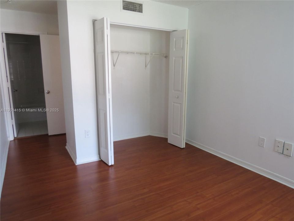 For Rent: $2,400 (2 beds, 2 baths, 1100 Square Feet)