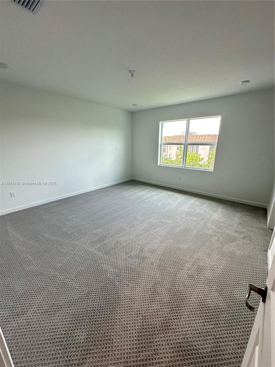 Activo con contrato: $3,500 (4 camas, 3 baños, 2532 Pies cuadrados)