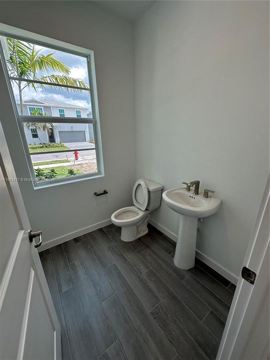 Activo con contrato: $3,500 (4 camas, 3 baños, 2532 Pies cuadrados)