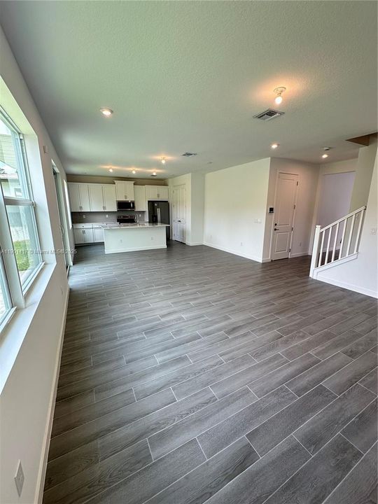 Activo con contrato: $3,500 (4 camas, 3 baños, 2532 Pies cuadrados)