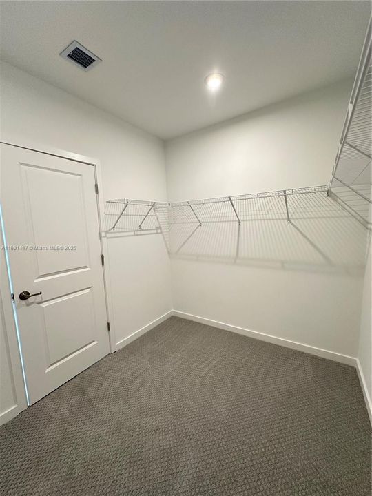 Activo con contrato: $3,500 (4 camas, 3 baños, 2532 Pies cuadrados)