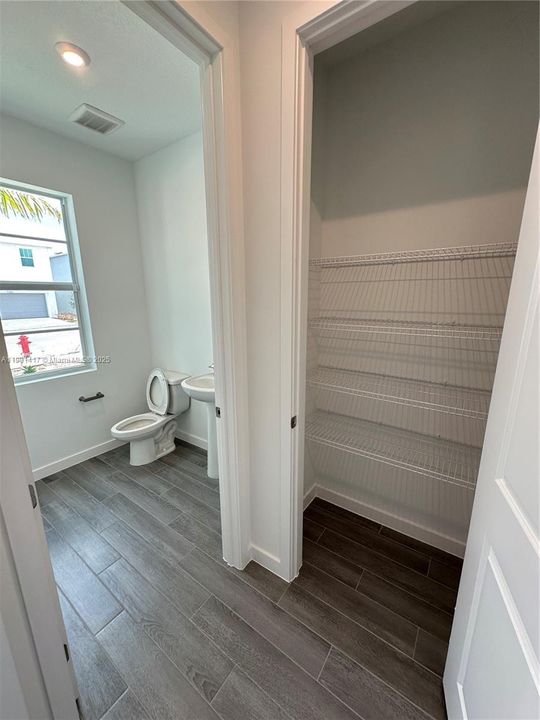 Activo con contrato: $3,500 (4 camas, 3 baños, 2532 Pies cuadrados)