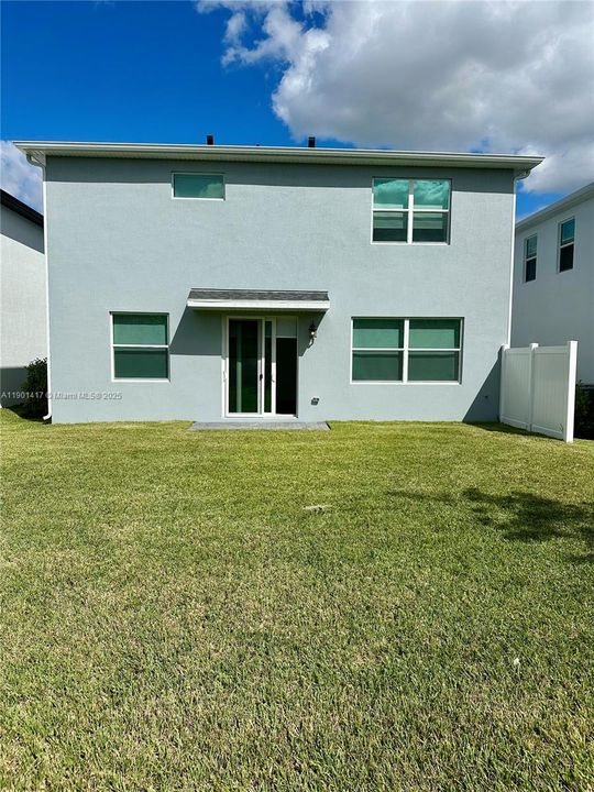 Activo con contrato: $3,500 (4 camas, 3 baños, 2532 Pies cuadrados)