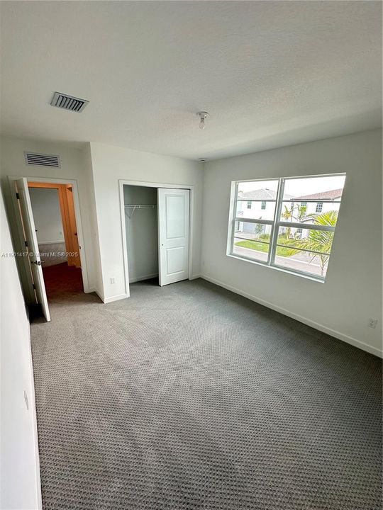 Activo con contrato: $3,500 (4 camas, 3 baños, 2532 Pies cuadrados)