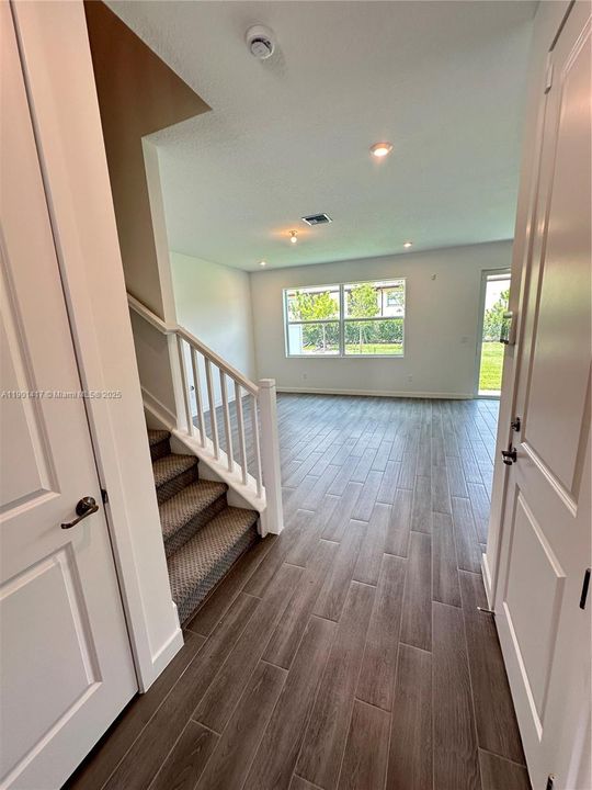 Activo con contrato: $3,500 (4 camas, 3 baños, 2532 Pies cuadrados)