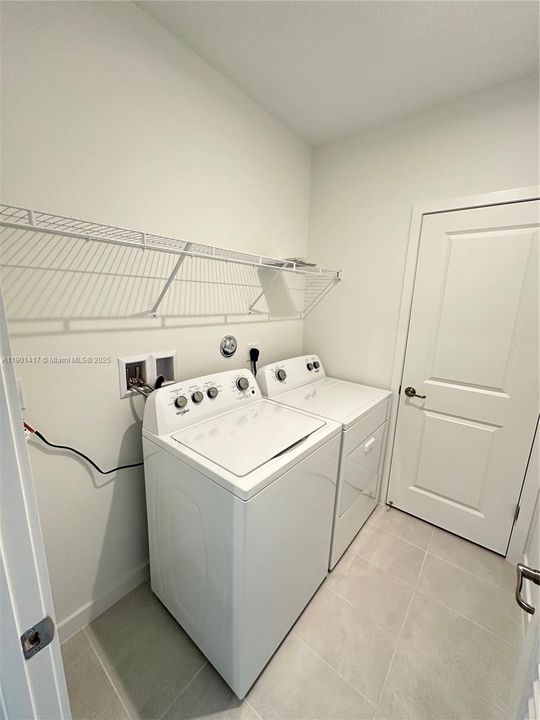 Activo con contrato: $3,500 (4 camas, 3 baños, 2532 Pies cuadrados)