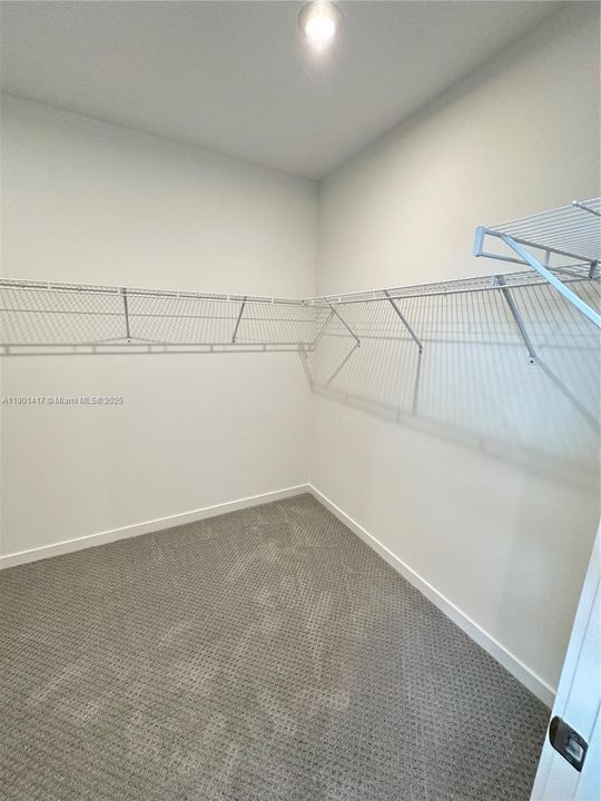 Activo con contrato: $3,500 (4 camas, 3 baños, 2532 Pies cuadrados)