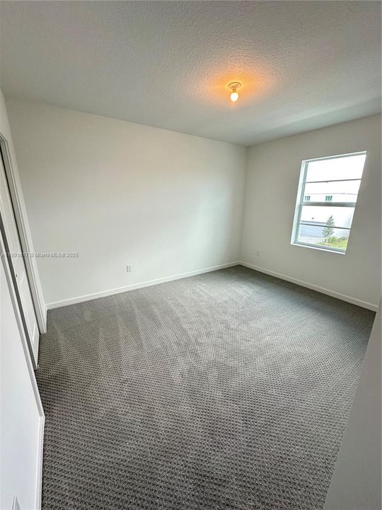 Activo con contrato: $3,500 (4 camas, 3 baños, 2532 Pies cuadrados)