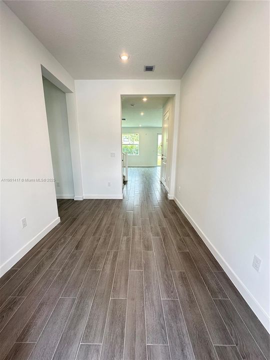 Activo con contrato: $3,500 (4 camas, 3 baños, 2532 Pies cuadrados)