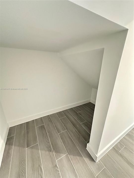 Activo con contrato: $3,500 (4 camas, 3 baños, 2532 Pies cuadrados)