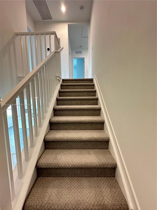 Activo con contrato: $3,500 (4 camas, 3 baños, 2532 Pies cuadrados)