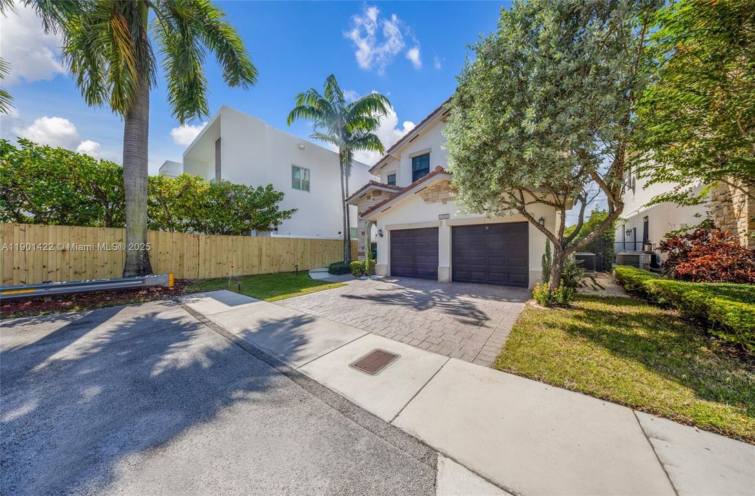 待售: $1,250,000 (4 贝兹, 4 浴室, 2878 平方英尺)