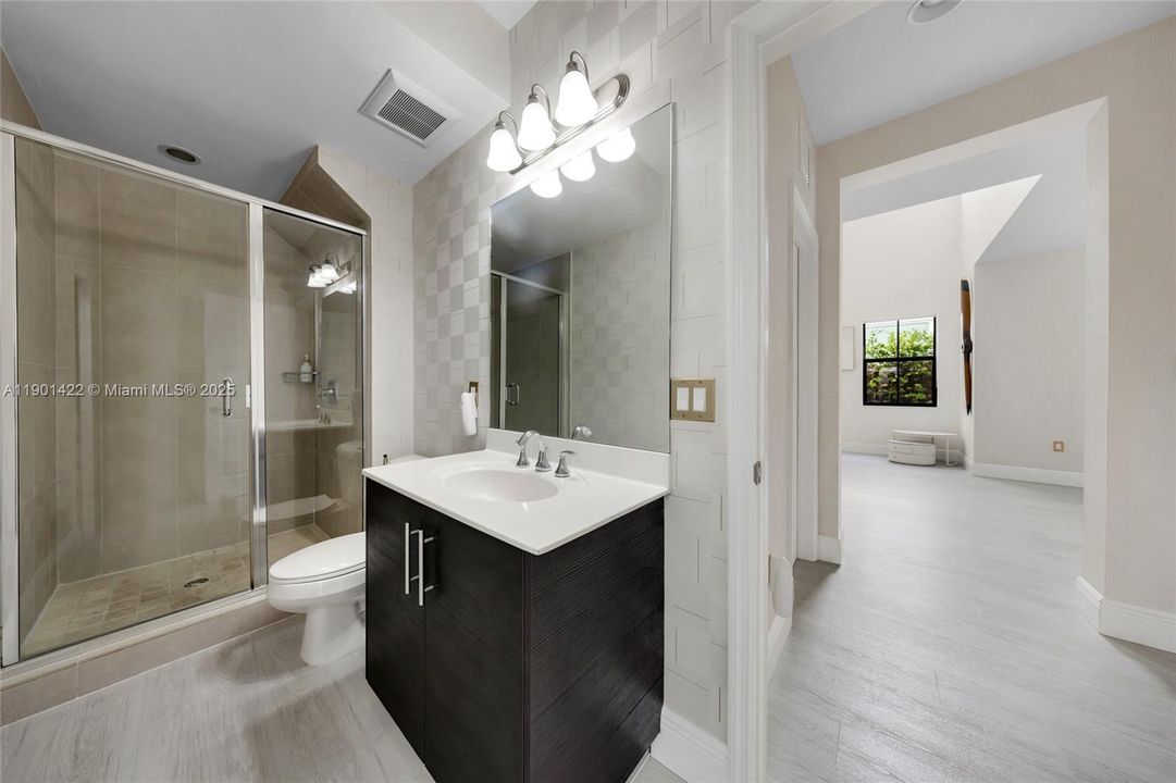 downstairs full bathroom