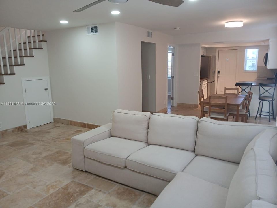 For Rent: $3,200 (3 beds, 3 baths, 1428 Square Feet)