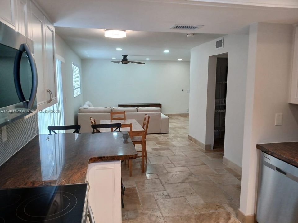 For Rent: $3,200 (3 beds, 3 baths, 1428 Square Feet)