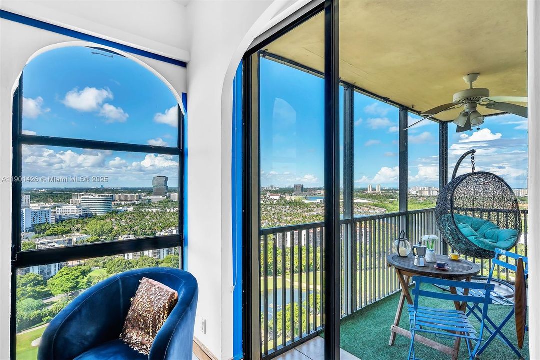 На продажу: $319,000 (2 спален, 2 ванн, 1138 Квадратных фут)