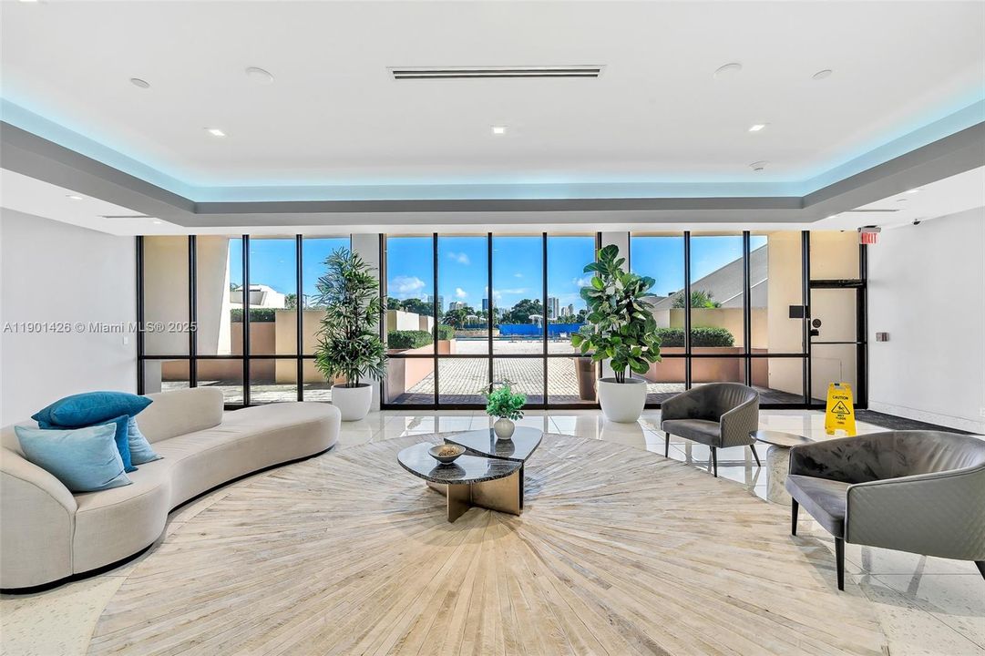 На продажу: $319,000 (2 спален, 2 ванн, 1138 Квадратных фут)