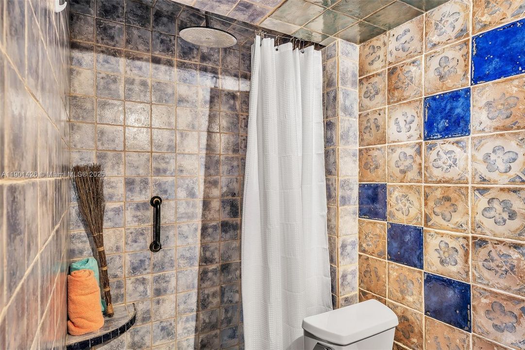 На продажу: $319,000 (2 спален, 2 ванн, 1138 Квадратных фут)