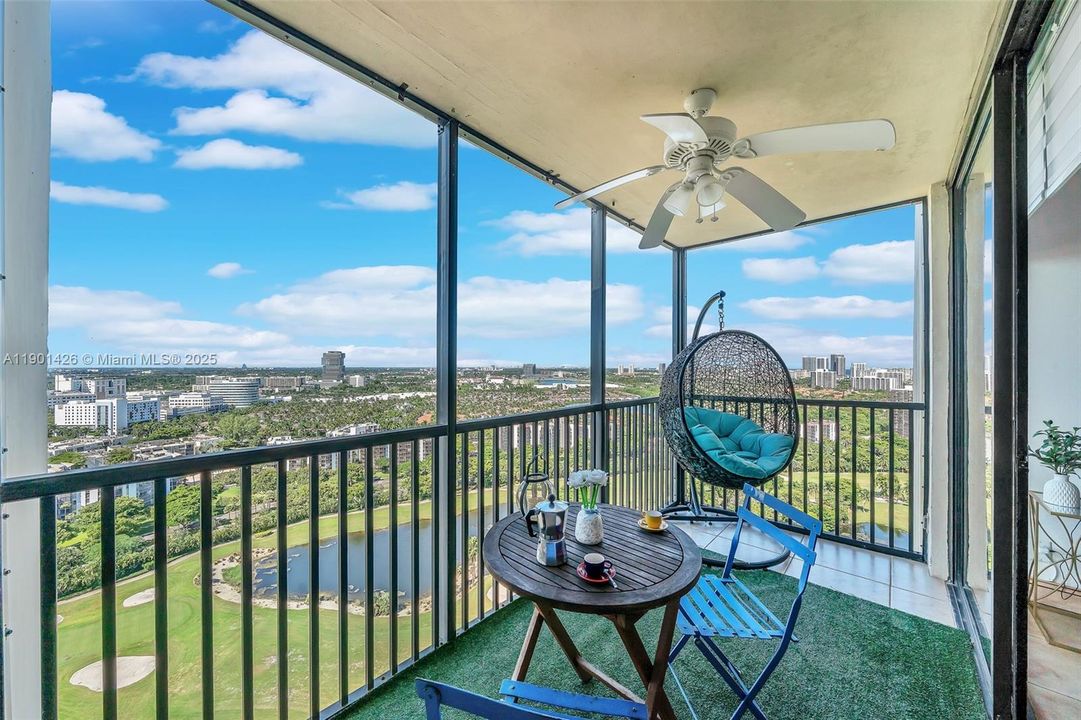 На продажу: $319,000 (2 спален, 2 ванн, 1138 Квадратных фут)