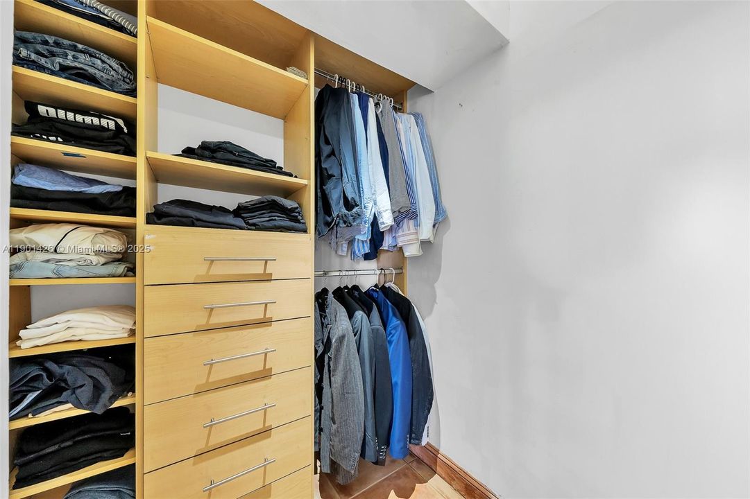 На продажу: $319,000 (2 спален, 2 ванн, 1138 Квадратных фут)