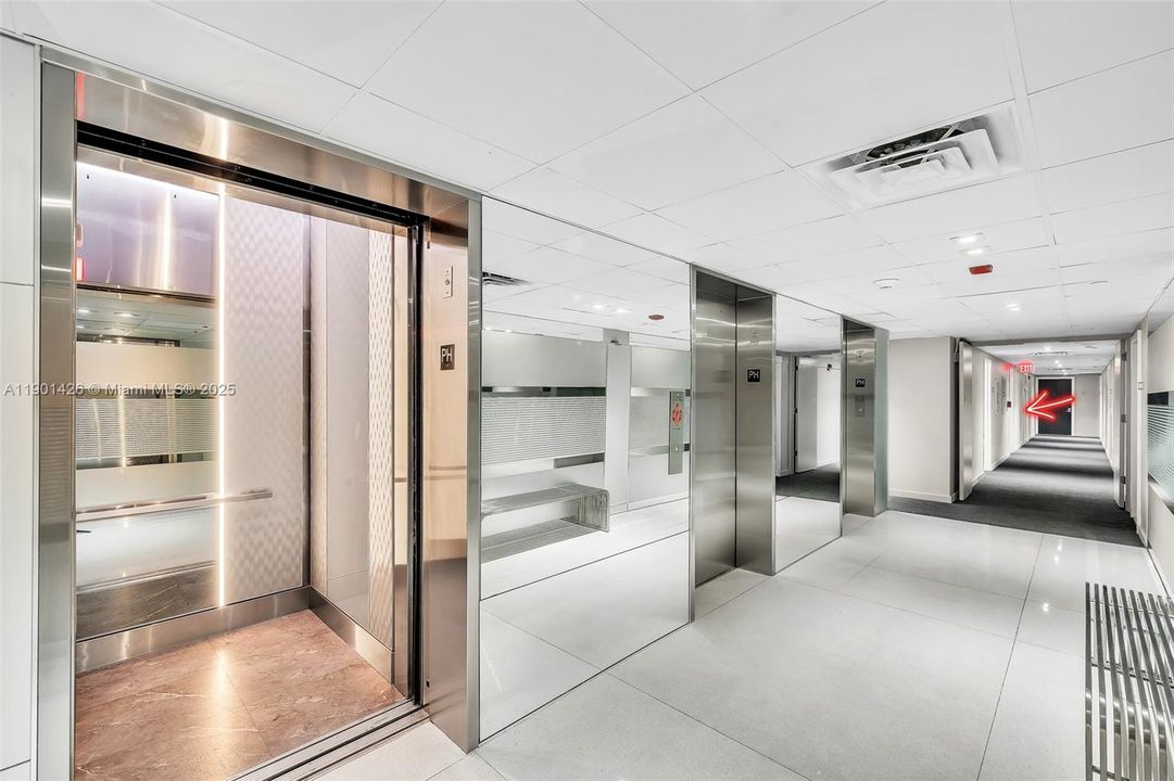 На продажу: $319,000 (2 спален, 2 ванн, 1138 Квадратных фут)